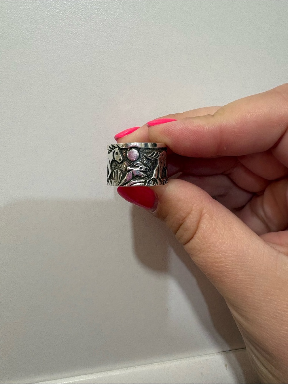 Native made horse story teller ring - size 8.5